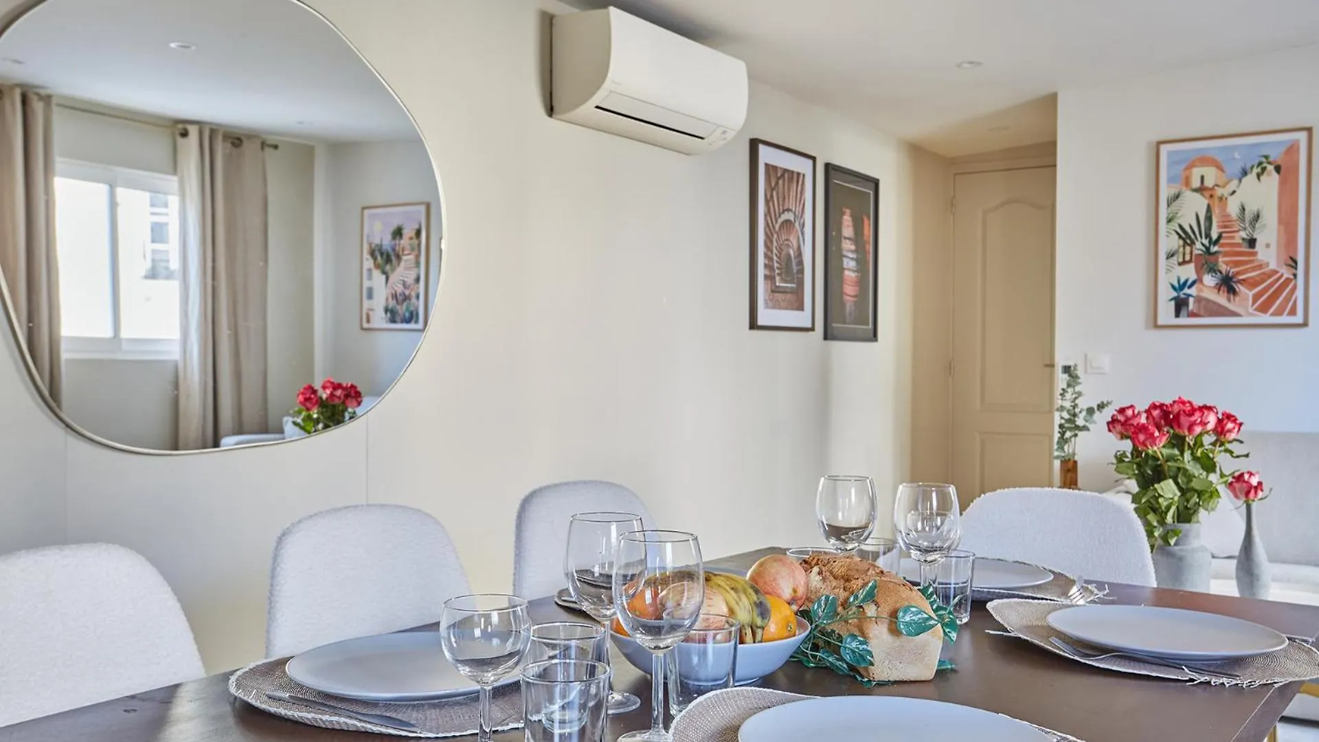 Apartment Center Of Paris By Studio Prestige