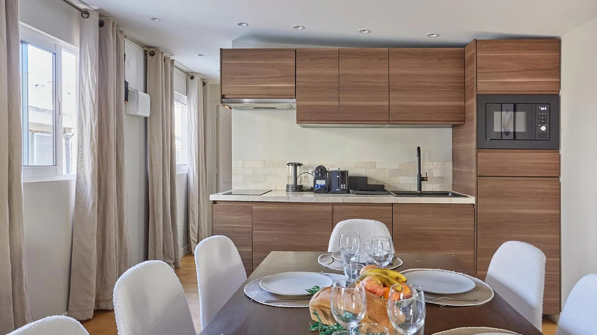 Apartment Center Of Paris By Studio Prestige